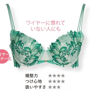 ブラジャー ¥4840／白鳩 ラヴィアドゥ事業部