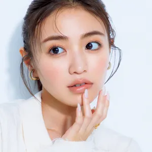 イエベの大本命・ベスコス受賞コスメを使ったベージュメイク。垢抜けのコツも伝授