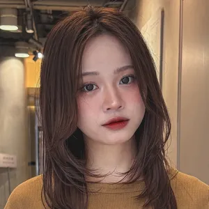 ヘアカタログ　ミディアム　ミディアムヘア　前髪なし　おしゃれ　正面