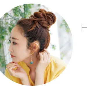 ねじりを加えたボリューミーなおだんごヘア