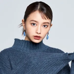 山本舞香がいつもより大人の印象に！？ 今っぽさと上品さが叶うタイトシニヨン