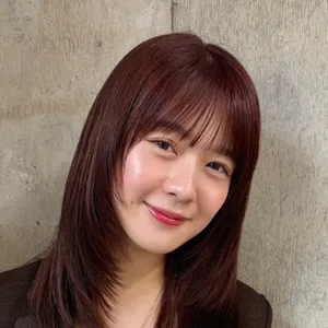 髪型　ミディアムヘア　ミディアムレイヤー　大人に似合う髪型　正面