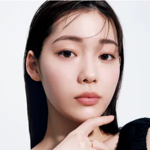 “蟹みそ”で話題のKANEBO白黒スティックで、美人度UPのシェーディング術を伝授