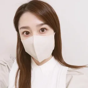 おしゃれ女子から人気殺到！ 不織布カラーマスク_ユニ・チャーム 超快適マスク スマート カラー_着用写真_正面から
