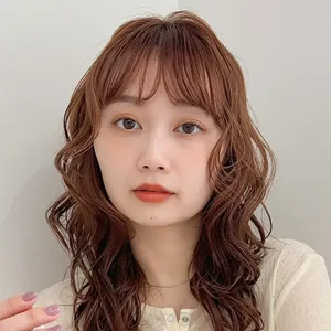 髪型　ミディアムレイヤー　ミディアムヘア　パーマヘア　前髪あり　正面