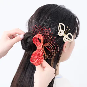 【卒業式袴ヘアアレンジ・セミロング③】S字ウェーブがモダンなハーフアップシニヨン　STEP４