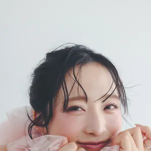 小栗有以（AKB48）表紙ピンク衣装