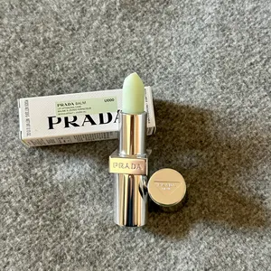 PRADA リップバーム