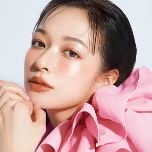 2025年新色でサマーメイクをいち早くレッスン。2025年夏トレンドはプレイフルなカラー