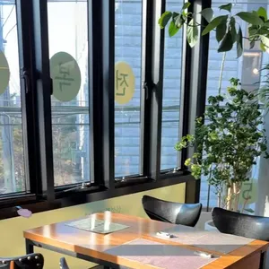 ひとリート 韓国　女子　一人旅　ご飯　スポット　江南　ジニあわび粥　内観