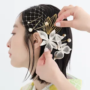 【卒業式袴ヘアアレンジ・ミディアム➀】煌めくパールがアクセントの簡単サイドねじり　STEP５