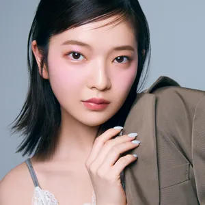 ペリペラの青みピンクチークで“可愛げ”が加速！ プチプラで盛るトレンドメイク【MAQUIAプチプラコスメグランプリ2025】