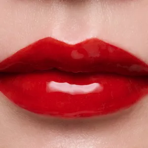 ブルベ冬　シャネル　リップ ル ルージュ デュオ ウルトラ トゥニュ　47 ダーリン レッド スウォッチ