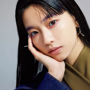 【STEP1】ピンク眉→【STEP2】ピンクアイで抜け感メイクも抜群に可愛い