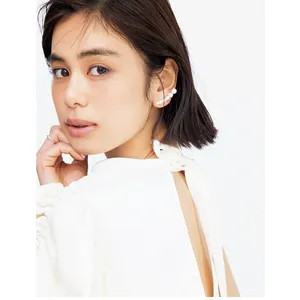 淡い透けカラーを合わせて透明感を