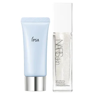 （右）ライトリフレクティング ファーミングセラム 30㎖ ￥9900／NARS JAPAN　（左）コントロールベイスe ブルー 20g SPF25･PA++ ￥3300／イプサ
