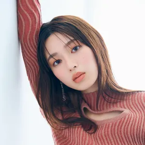 秋 オレンジ メイク 白石聖