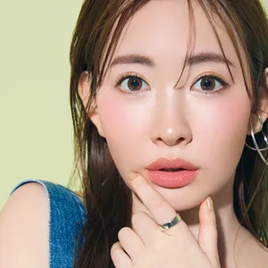 こじはるのカラコン着けこなし。初プロデュース、大人の“欲しい”を叶えるカラコン「Clainel」誕生秘話