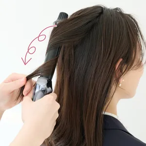 【セミロング②きちんとスーツ】毛束クロスで見違える！ こなれポニーテール　STEP１