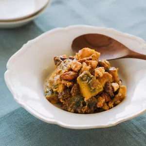 発酵あんことカボチャ、ナッツ、レーズンのサラダ