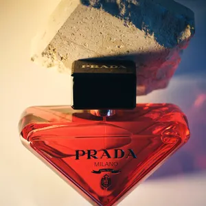 プラダ、プラダ ビューティ、プラダ パラドックス ラディカル エッセンス パルファム、ハイブランド、香水