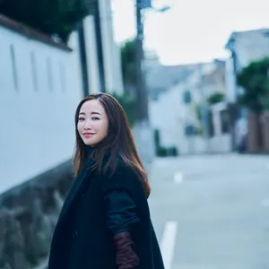 神崎 恵さんが久しぶりの女子旅で得たもの。旅ファッションの楽しさに目覚め、現地のコスメでテンションUP