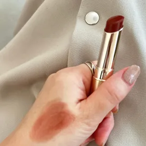 オペラ リップティントN 16シアーブラウンのスウォッチ