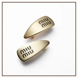 miumiu ミュウミュウ　ヘアアクセサリー　ヘア小物　エナメルメタル ヘアクリップ