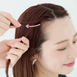 【ミディアム②きちんとスーツ】顔まわりのねじりがアクセントの上品ダウンスタイル　STEP４