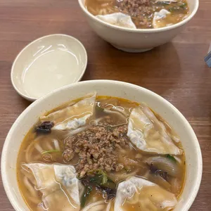 ひとリート 韓国　女子　一人旅　ご飯　スポット　明洞　明洞餃子　おすすめ　メニュー　カルグスク　マンドゥ