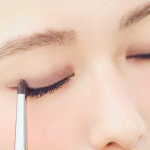 山本舞香のBeauty Script　山本舞香　HOW TO MAKE-UP➀　ブラウンの上品グラデアイ