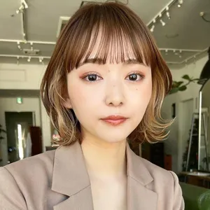 ボブ　ヘア　髪型　ヘアスタイル　30代　40代　大人　インナーカラー　前髪あり
