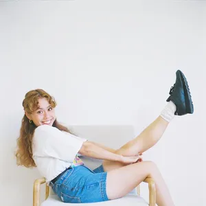 peco　インタビュー　笑顔　全身