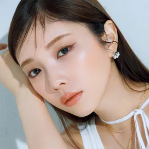 与田祐希さんが体現、爽やかハイライトでつくる夏の「涼盛り顔」。うだるような暑い日も涼しげに