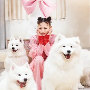 鈴木えみ、念願のサモエドカフェへ行く。ペースを合わせて心が通う、動物との向き合い方