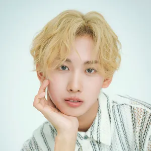 モデル 鈴木凌　バストアップ