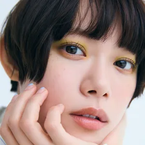 杉咲 花さんの魅力に迫るインタビュー。ライムグリーンメイクのHOWTOも