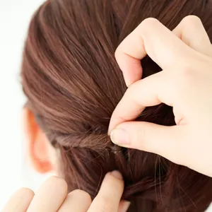 【ミディアム①着物】トップの三つ編みでふんわり♪ 短くてもできるアップ風ヘア　STEP５