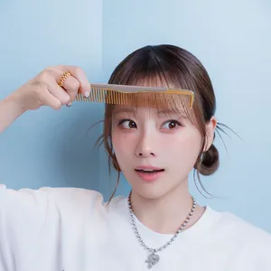 重盛さと美　美容　愛用コスメ　クシ　ラブクロム PGスタイリングコーム