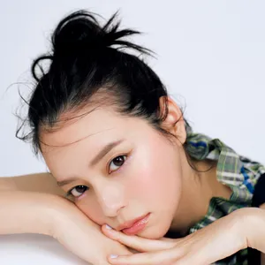 寒色パステルでここまで盛れる！元ギャルのヘア&メイク林由香里さんの最旬“盛れメイク”