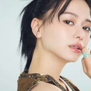 山本舞香さん　夏メイク　テラコッタメイク　マキアオンライン