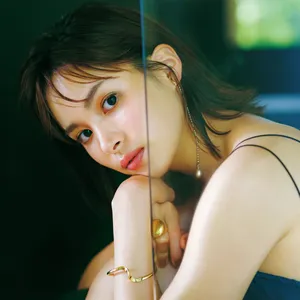 秋コスメ　関水 渚   カーキ　メイク