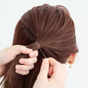 【ミディアム③カジュアルスーツ】 「くるりんぱ」でつくるサイド寄せアレンジ　STEP1