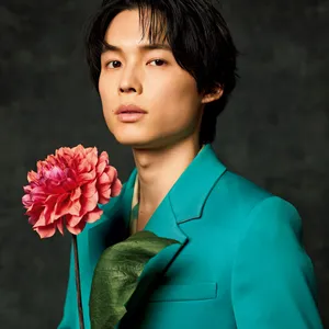 『MAQUIA 3月号』松村北斗さん中面カット