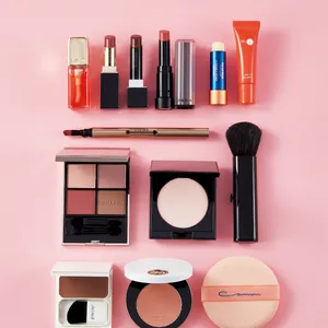 医師・友利 新の ポーチの中身を公開！ 清潔感&生命感をつくるコスメは？