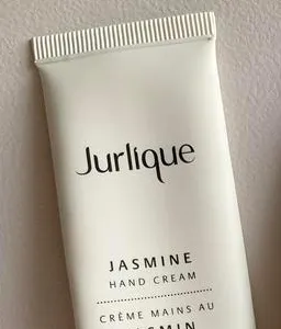 プレゼントにおすすめのハンドクリーム　ジュリーク ジャスミン ハンドクリーム