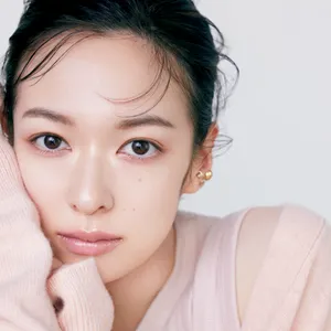 マキアベストコスメ2025下半期 フェイスパウダー部門 1位 シャネル　プードゥル ユニヴェルセル リーブル オン-ザ-ゴー 20 森絵梨佳