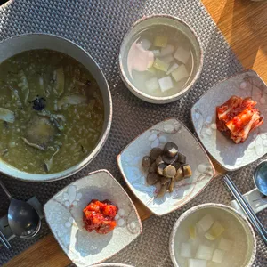 ひとリート 韓国　女子　一人旅　ご飯　スポット　江南　ジニあわび粥　お粥　専門店