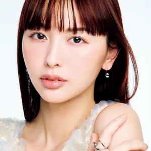 鈴木えみさんの愛用スキンケアを公開！ “羨望の美肌”を支える化粧水、クリーム、シートマスクは？