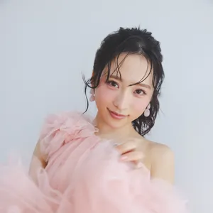 小栗有以（AKB48）表紙ピンク衣装アザー　多幸感あふれるピンクメイク
